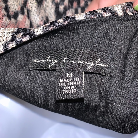 Patterned 3/4 length sleeve dress NWT - Picture 4 of 4